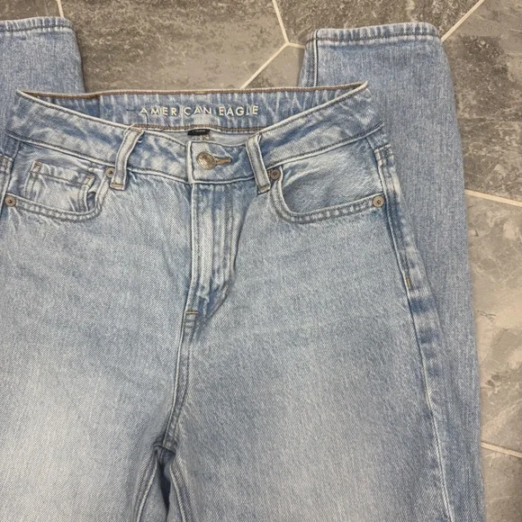 American Eagle Light Blue Mom Jeans - Picture 2 of 6